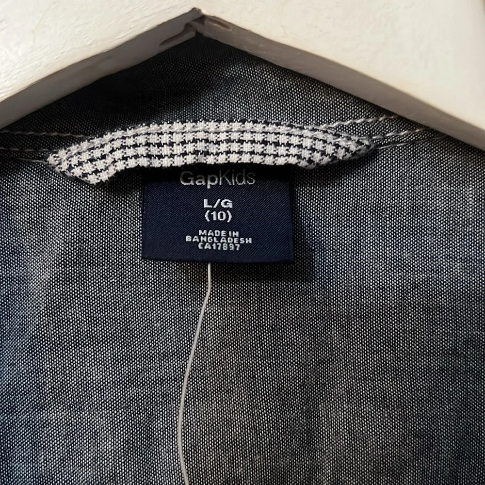 Gap shirt bottom down size 10 boys